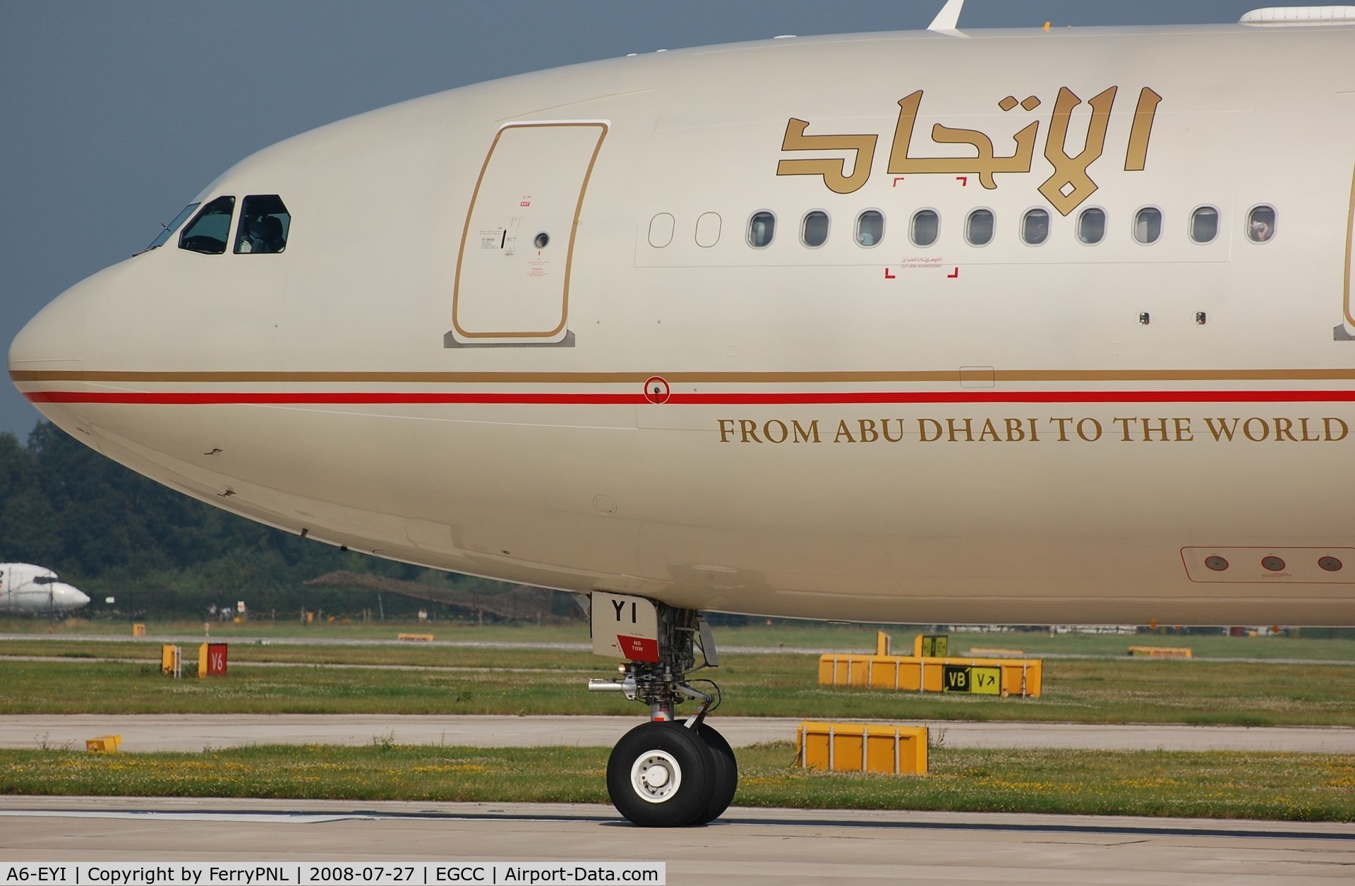 A6-EYI, 2006 Airbus A330-243 C/N 730, Etihad A332 front office.