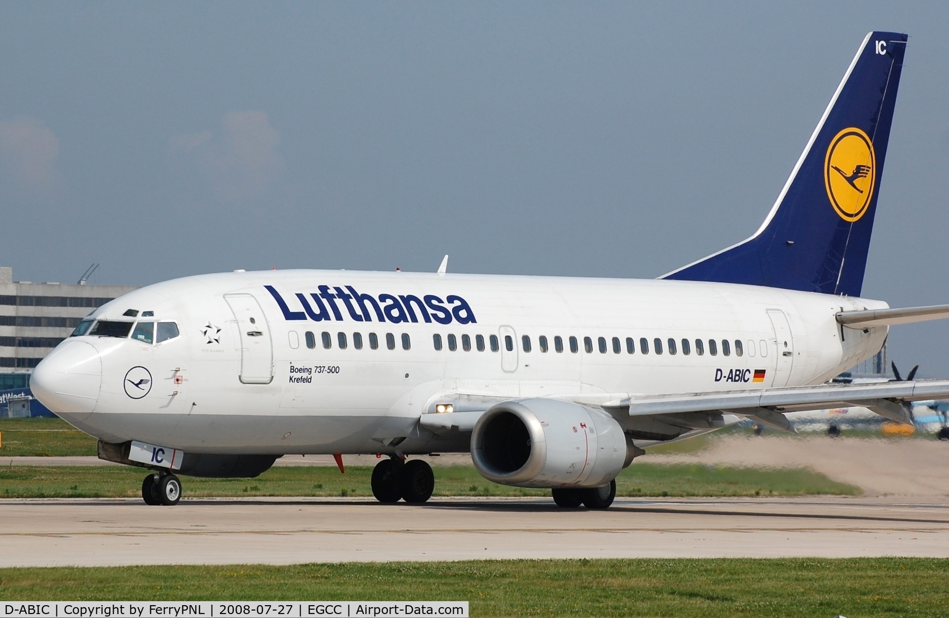 D-ABIC, 1990 Boeing 737-530 C/N 24817, Lufthansa B735 lining-up in MAN.