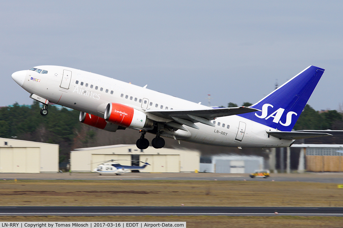 LN-RRY, 1998 Boeing 737-683 C/N 28297, 