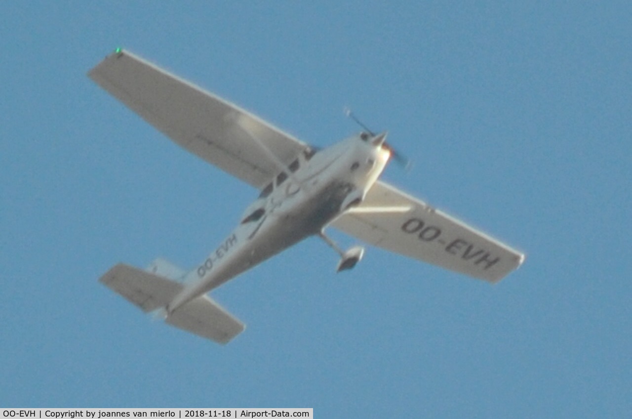 OO-EVH, 2008 Cessna 172S Skyhawk SP C/N 172S10755, Passing over Ghent, Belgium NOV18