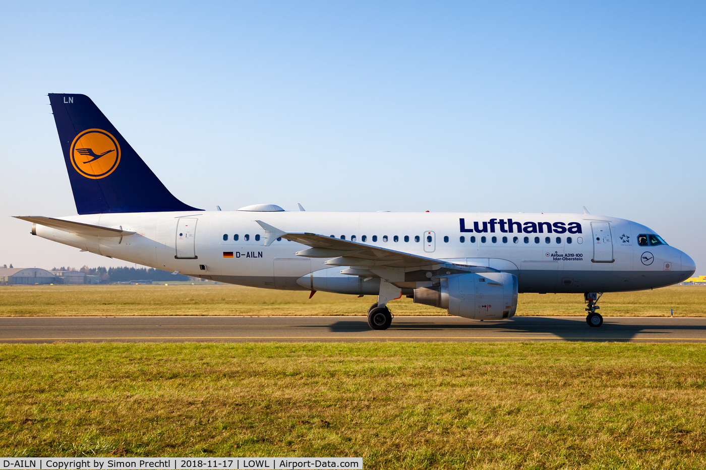 D-AILN, 1997 Airbus A319-114 C/N 700, D-AILN @ Linz Airport