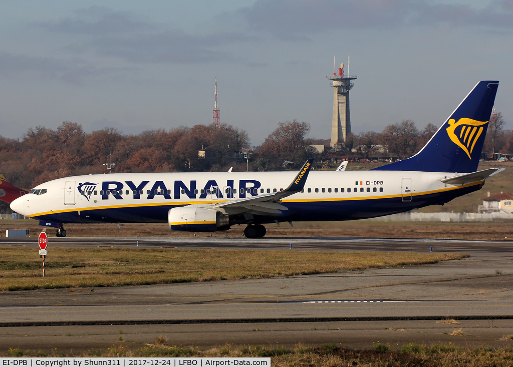 EI-DPB, 2006 Boeing 737-8AS C/N 33603, Lining up rwy 14L for departure