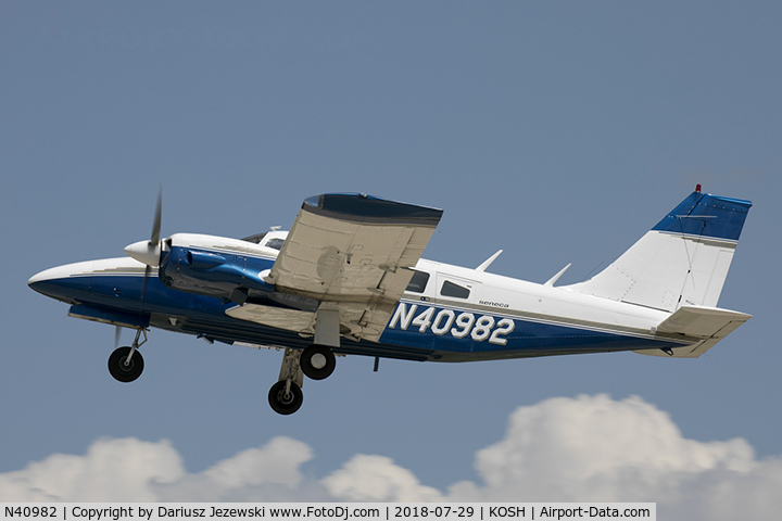 N40982, 1974 Piper PA-34-200 Seneca C/N 34-7450095, Piper PA-34-200 Seneca I  C/N 34-7450095, N40982