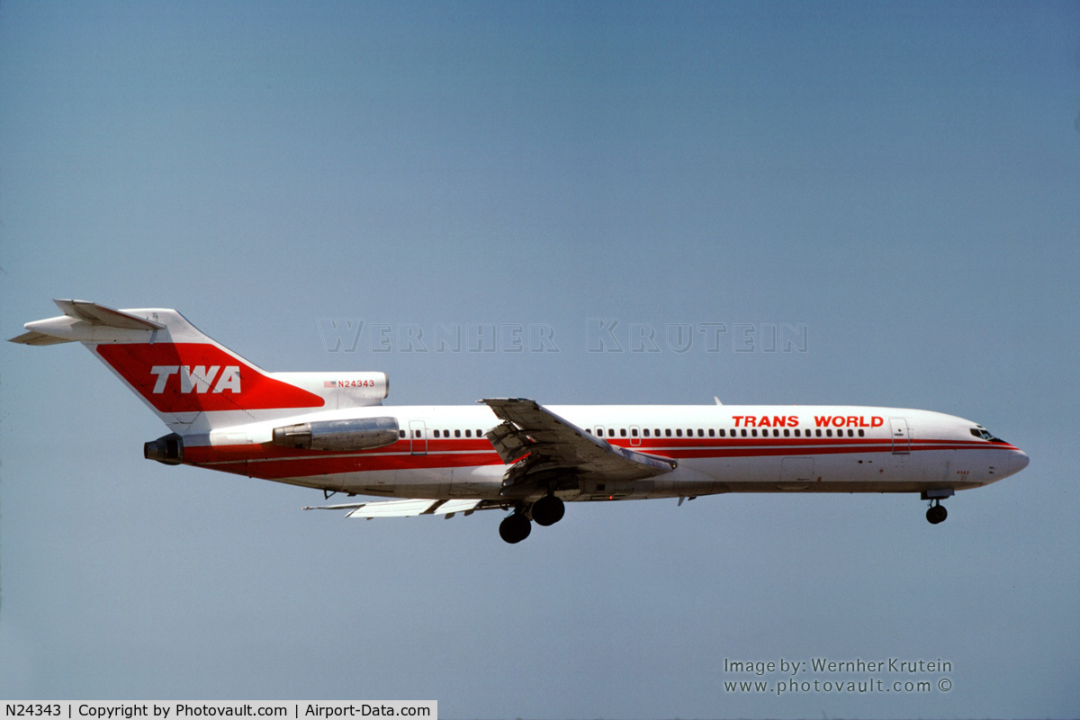 N24343, 1980 Boeing 727-231 C/N 21630, N24343 on final