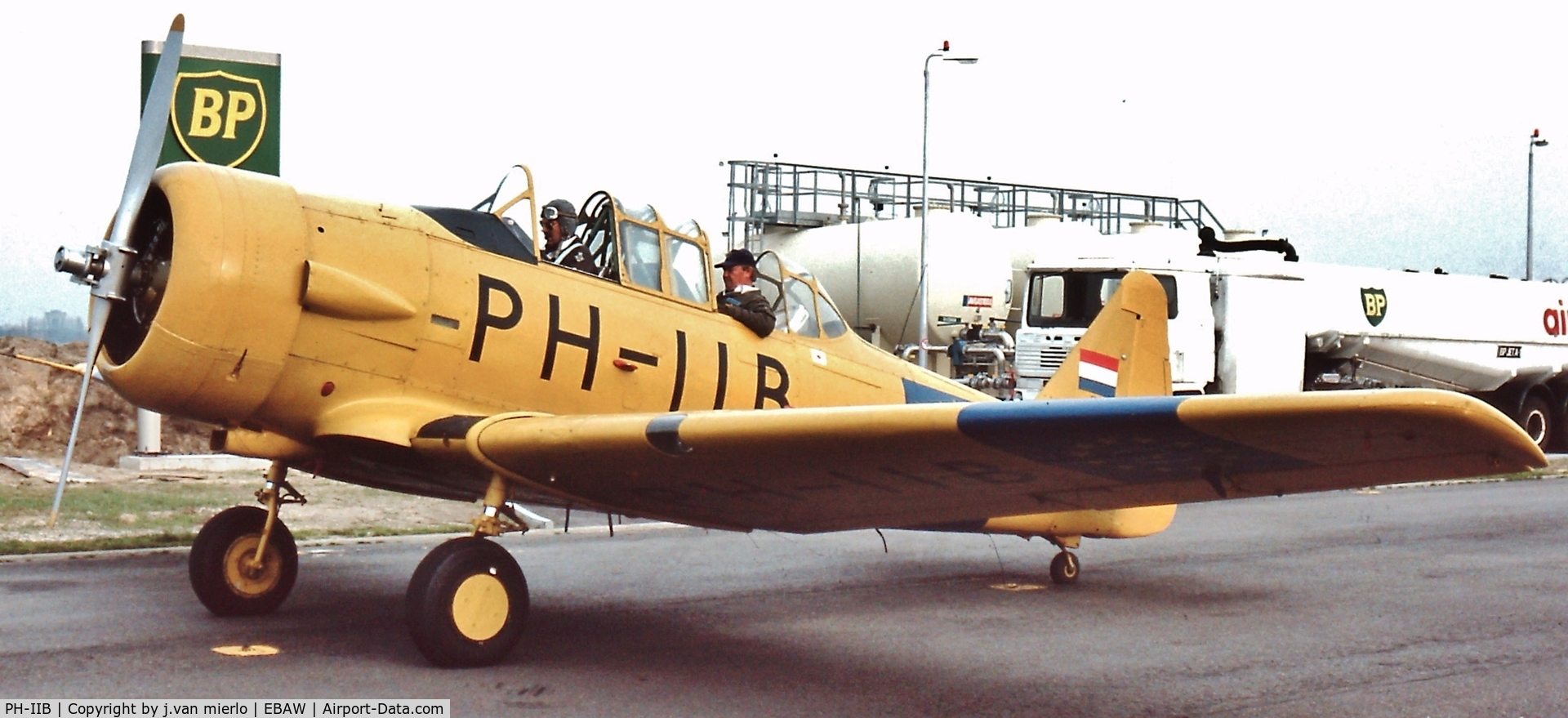 PH-IIB, 1943 Noorduyn AT-16 Harvard IIB C/N 14A-1467, Antwerp, Belgium '90s