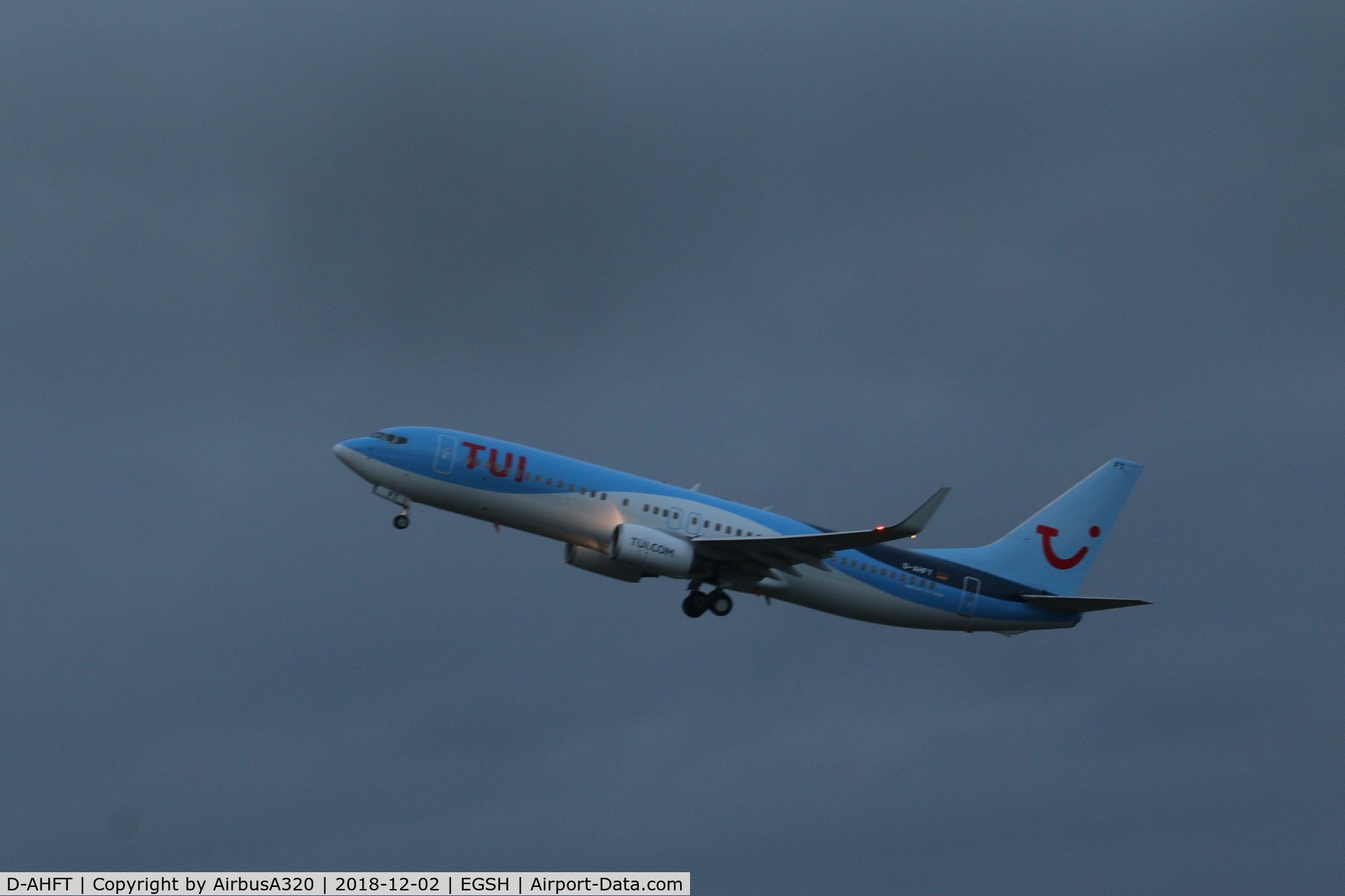 D-AHFT, 2000 Boeing 737-8K5 C/N 30413, Departing Norwich after repaint into TUI livery