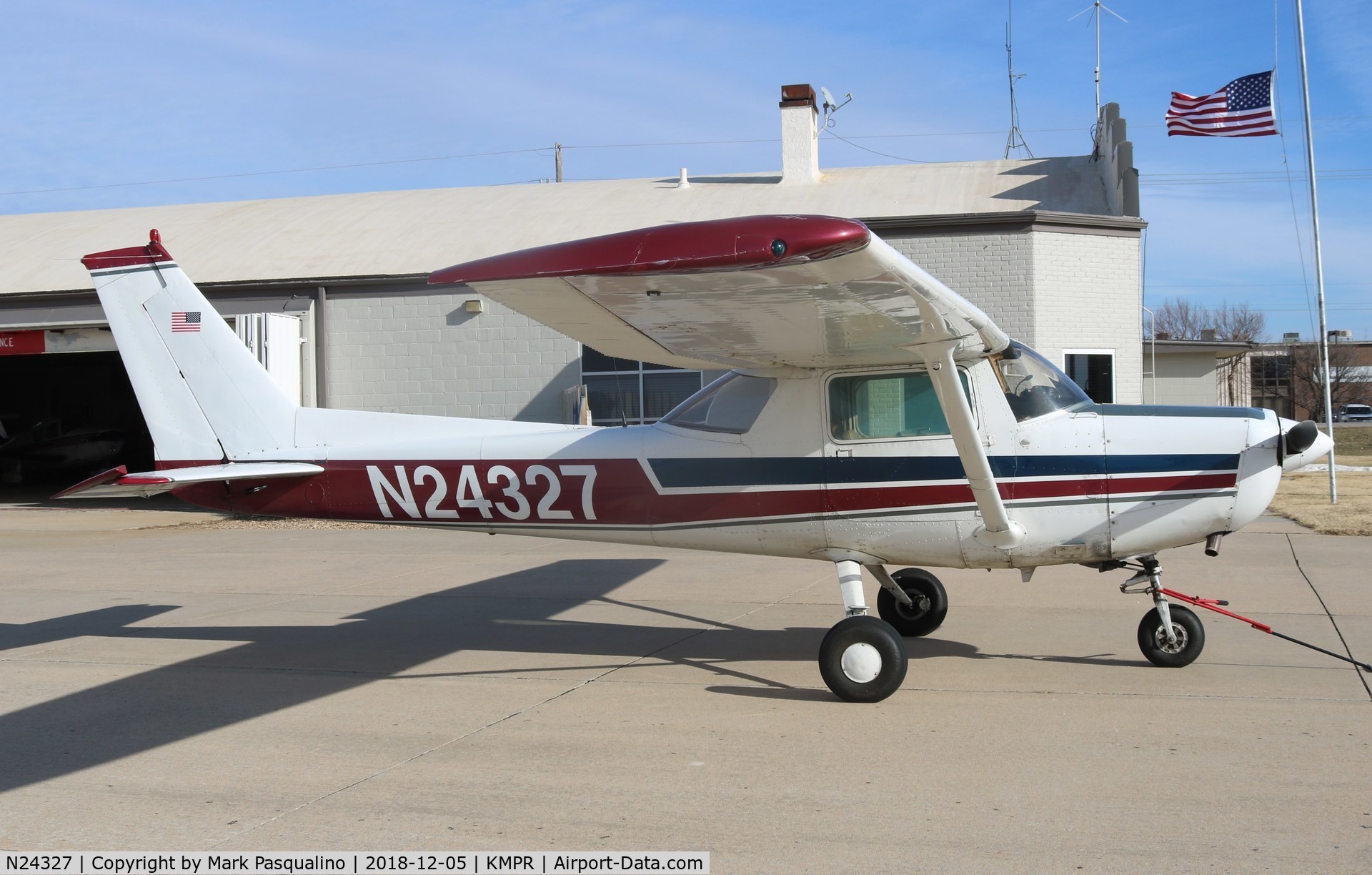 N24327, 1977 Cessna 152 C/N 15280218, Cessna 152