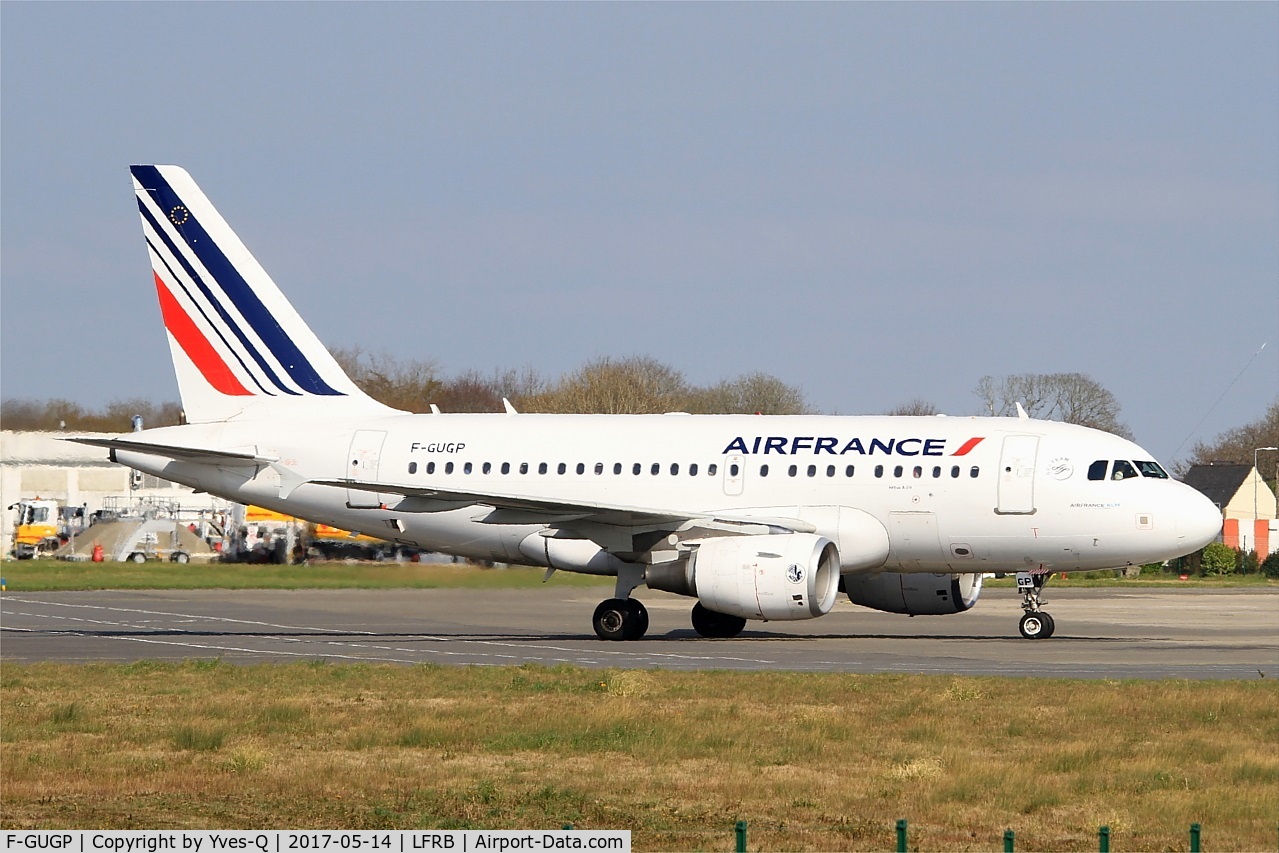 F-GUGP, 2006 Airbus A318-111 C/N 2967, Airbus A318-111, Taxiing to boarding ramp, Brest-Bretagne Airport (LFRB-BES