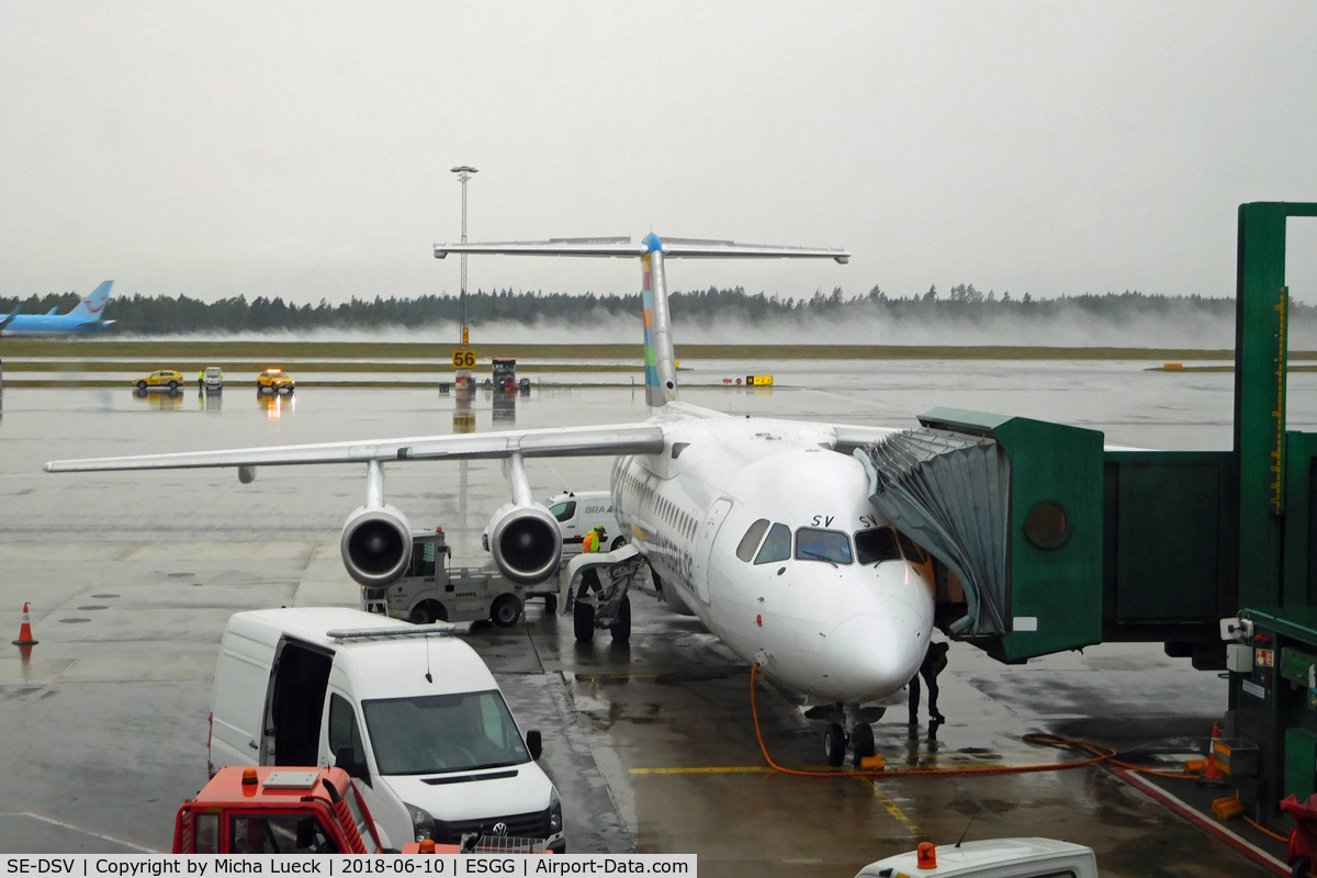 SE-DSV, 1994 British Aerospace Avro 146-RJ100A C/N E3250, A rainy evening after a beautiful sunny summer day