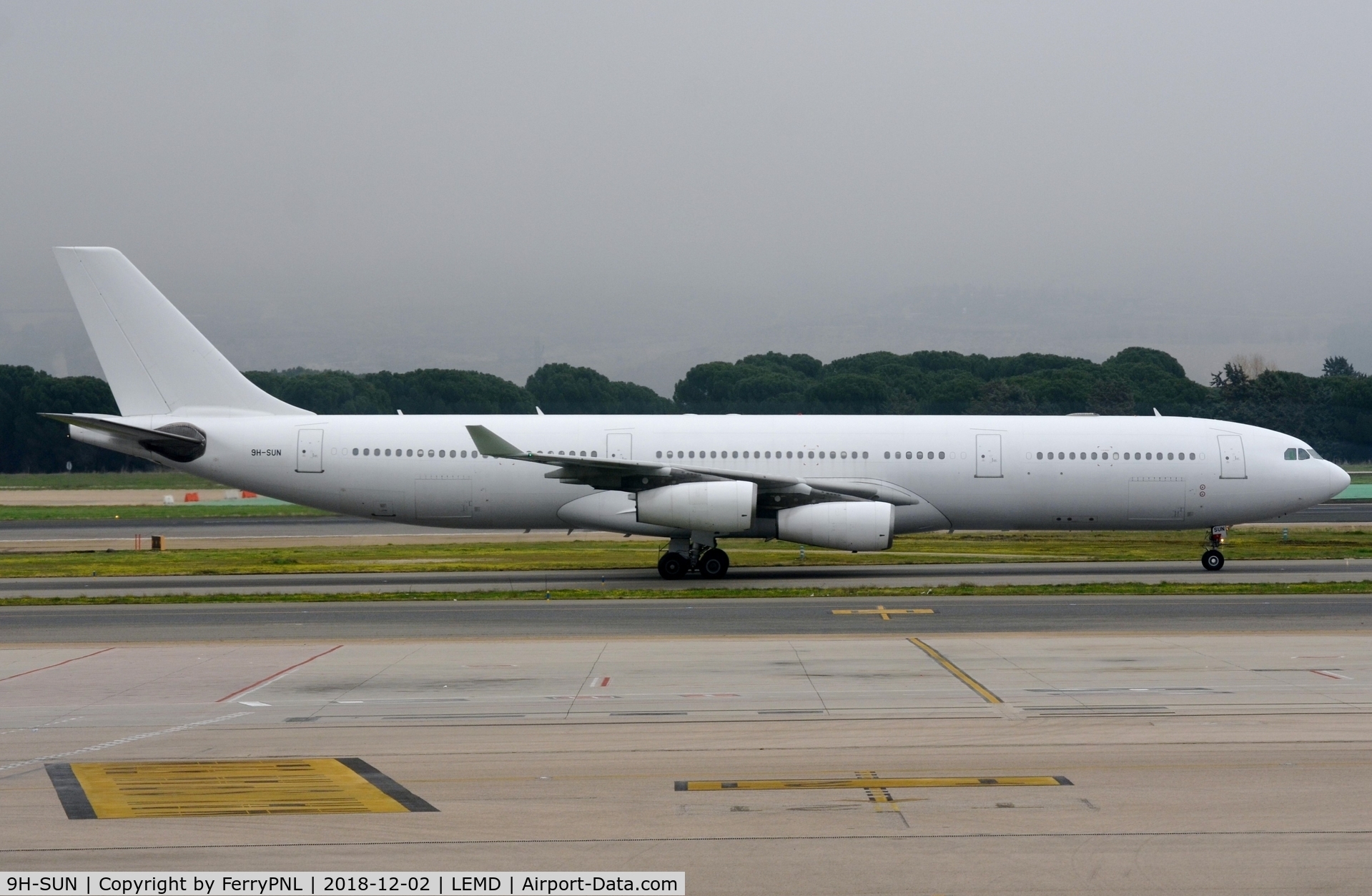9H-SUN, 2000 Airbus A340-313X C/N 367, Hi Fly A343 taxying to its stand/