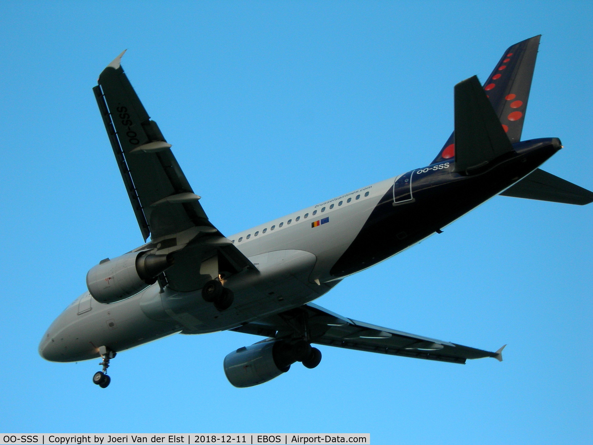 OO-SSS, 2003 Airbus A319-111 C/N 2030, Moments before touchdown rwy26, training flight