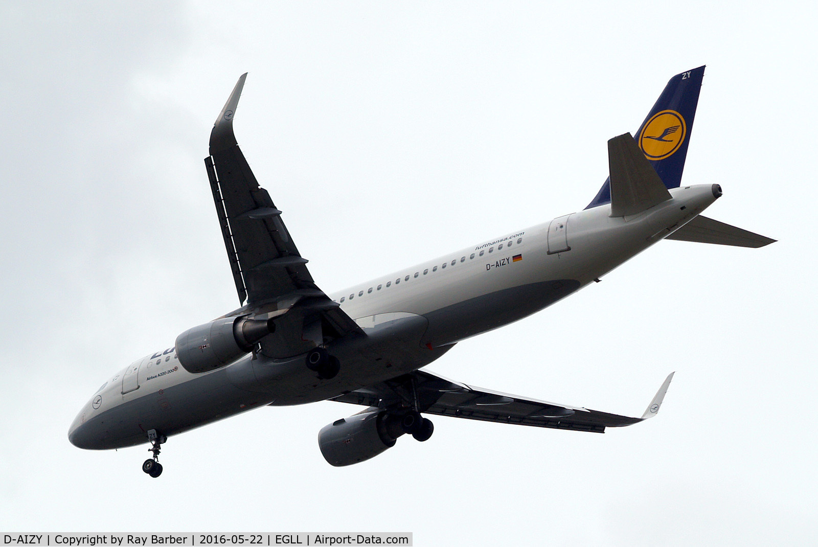 D-AIZY, 2013 Airbus A320-214 C/N 5769, D-AIZY   Airbus A320-214(SL) [5769] (Lufthansa) Home~G 22/05/2016. On approach 27R.