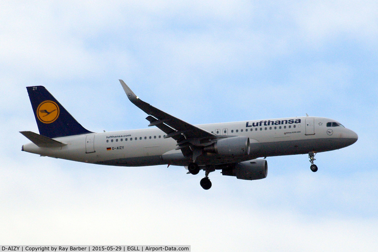 D-AIZY, 2013 Airbus A320-214 C/N 5769, D-AIZY   Airbus A320-214(SL) [5769] (Lufthansa) Home~G 29/05/2015. On approach 27L.