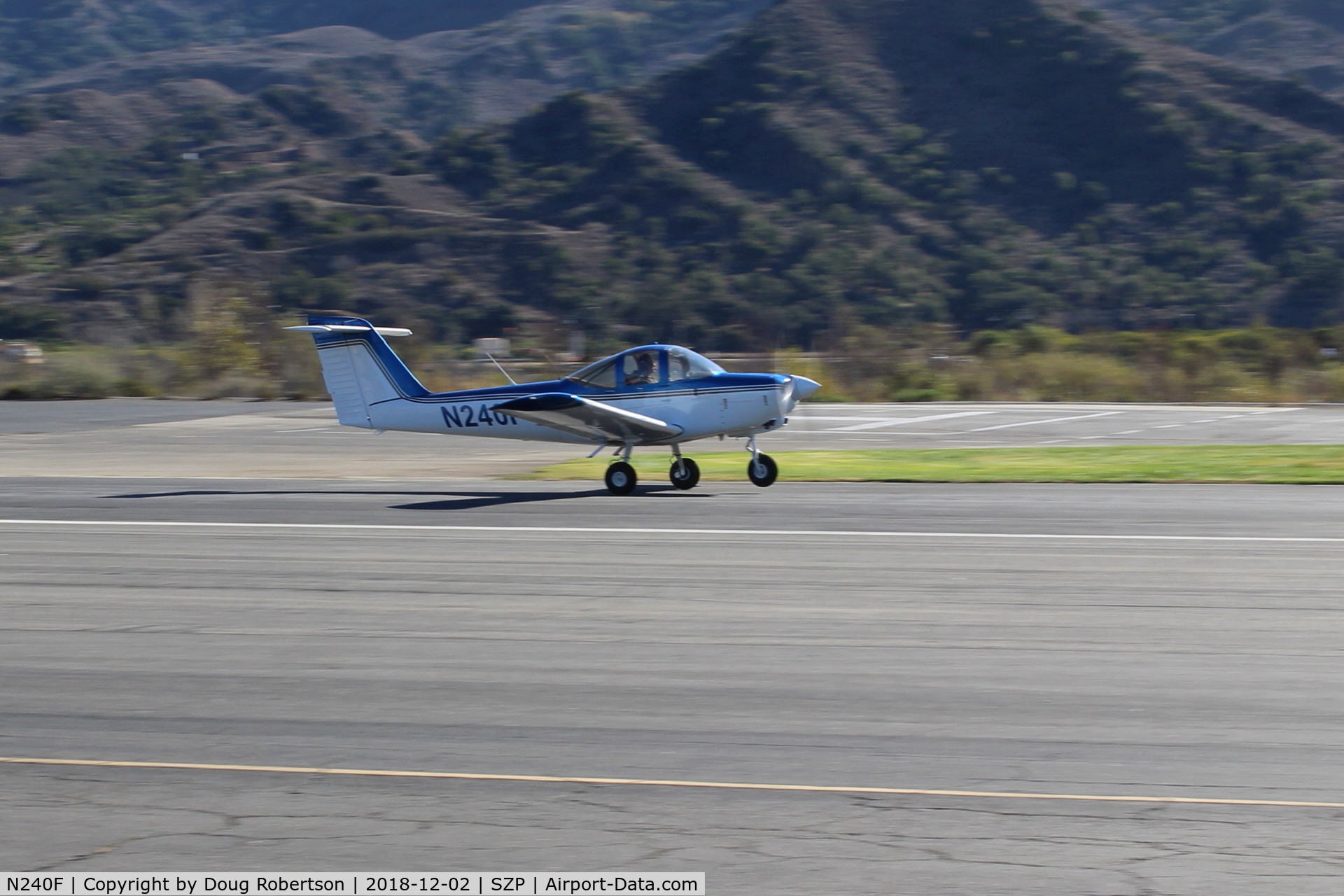 N240F, 1981 Piper PA-38-112 Tomahawk C/N 38-81A0081, 1981 Piper PA-38-112 TOMAHAWK, Lycoming O-235-L2C 112 Hp, takeoff roll Rwy 22