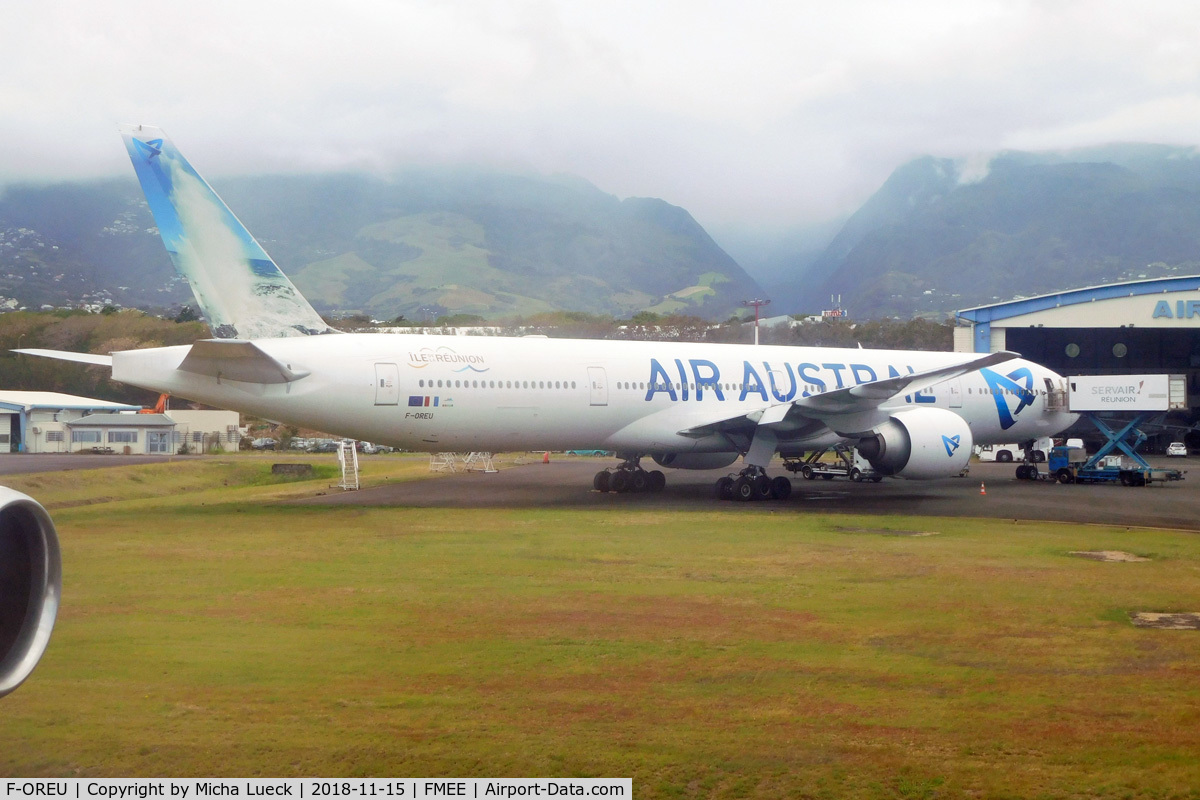 F-OREU, 2010 Boeing 777-39M/ER C/N 37434, At Roland Garros