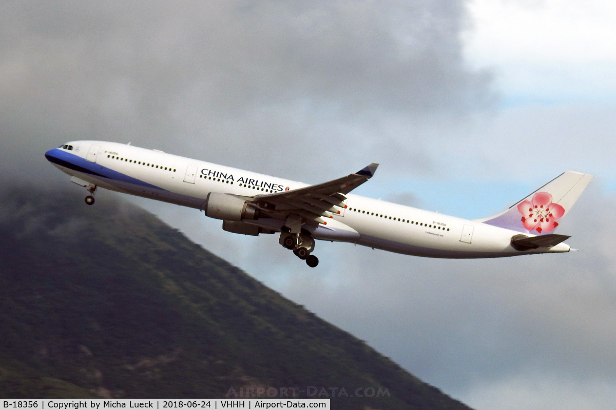 B-18356, 2011 Airbus A330-302 C/N 1272, At Hong Kong