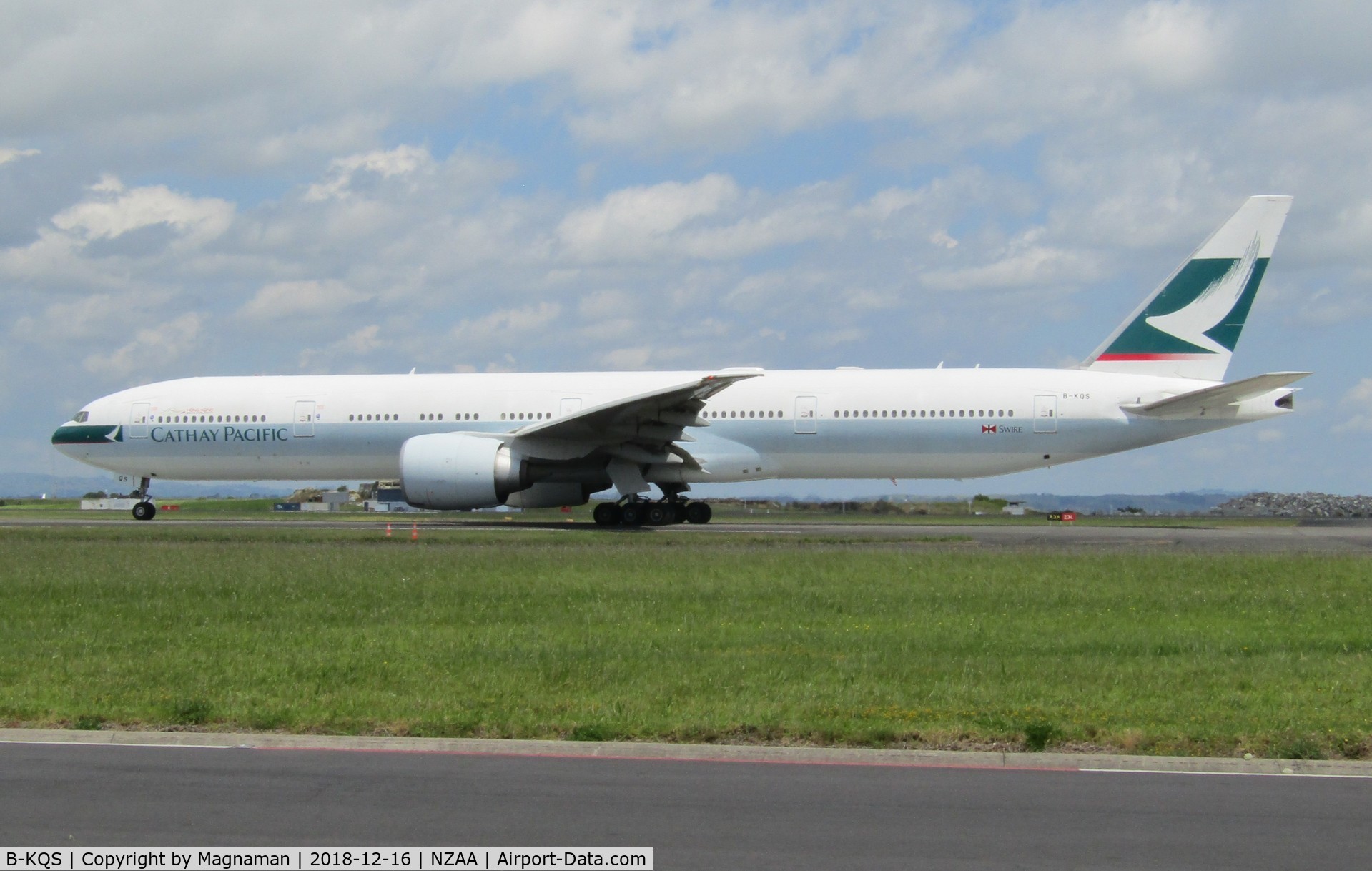 B-KQS, 2014 Boeing 777-367/ER C/N 42144, taxying to leave