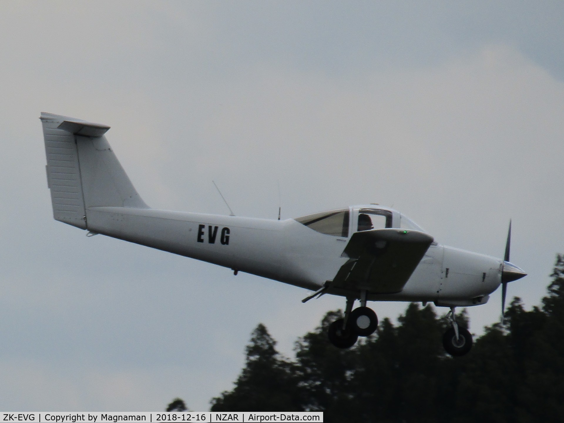 ZK-EVG, Piper PA-38-112 Tomahawk C/N 38-82A0015, landing at ardmore