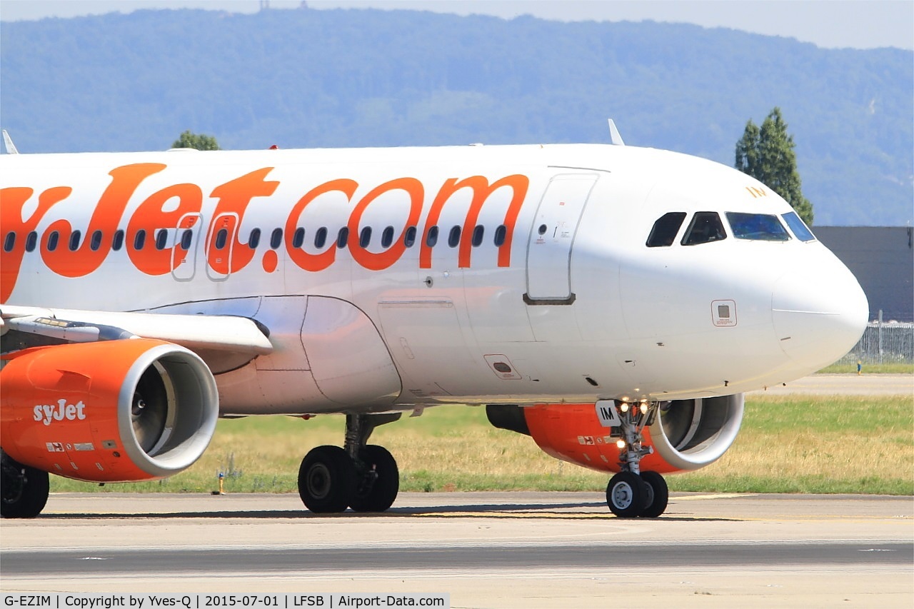 G-EZIM, 2005 Airbus A319-111 C/N 2495, Airbus A319-111, Lining up rwy 15, Bâle-Mulhouse-Fribourg airport (LFSB-BSL)