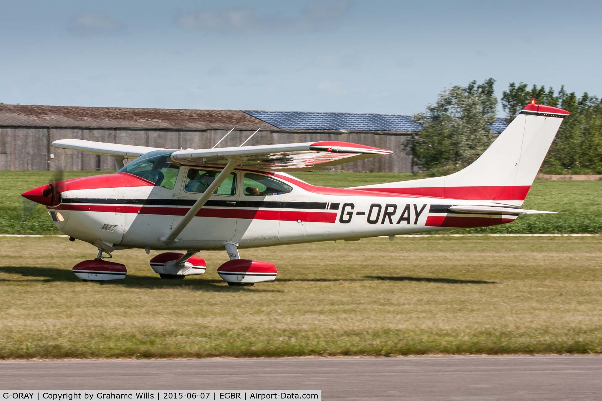 G-ORAY, 1980 Reims F182Q Skylane C/N 0132, Cessna F182Q Skylane G-ORAY Unicom Consultants, Breighton 7/6/15