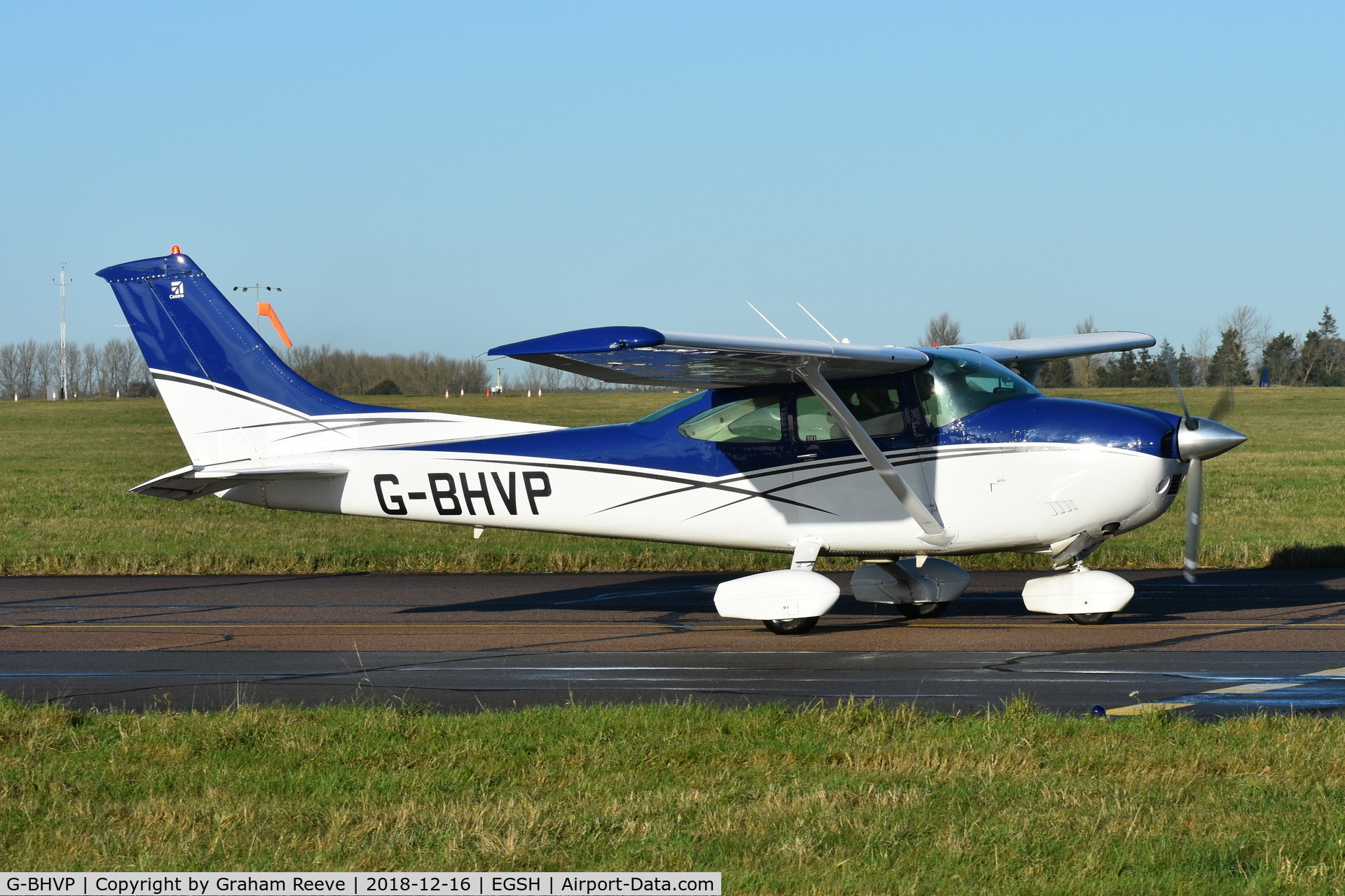 G-BHVP, 1979 Cessna 182Q Skylane C/N 182-67071, Departing from Norwich.