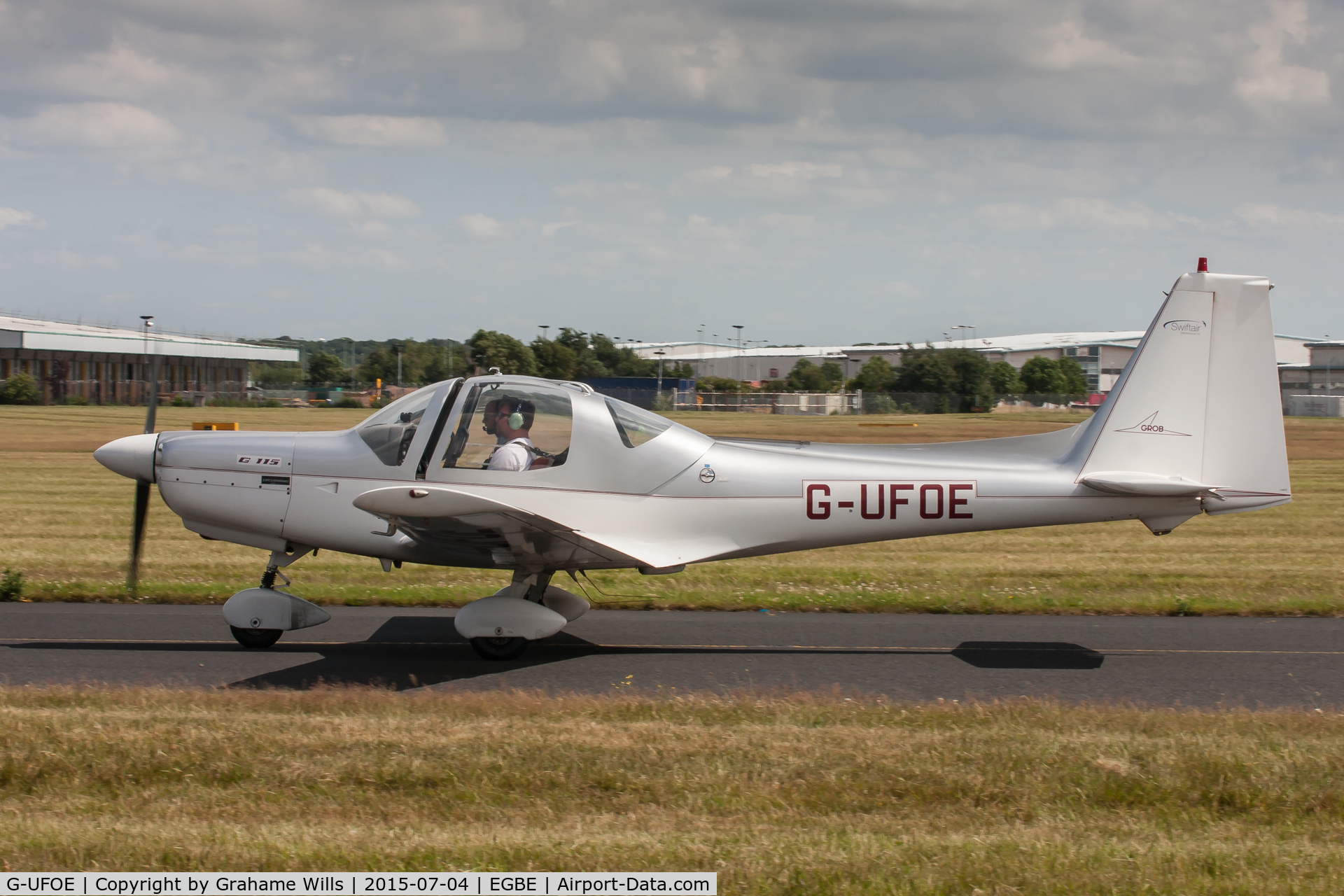 G-UFOE, 1988 Grob G-115 C/N 8033, Grob G115 G-UFOE Swiftair Maintenance, Coventry 4/7/15