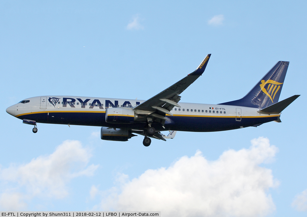 EI-FTL, 2016 Boeing 737-8AS C/N 44762, Landing rwy 32L