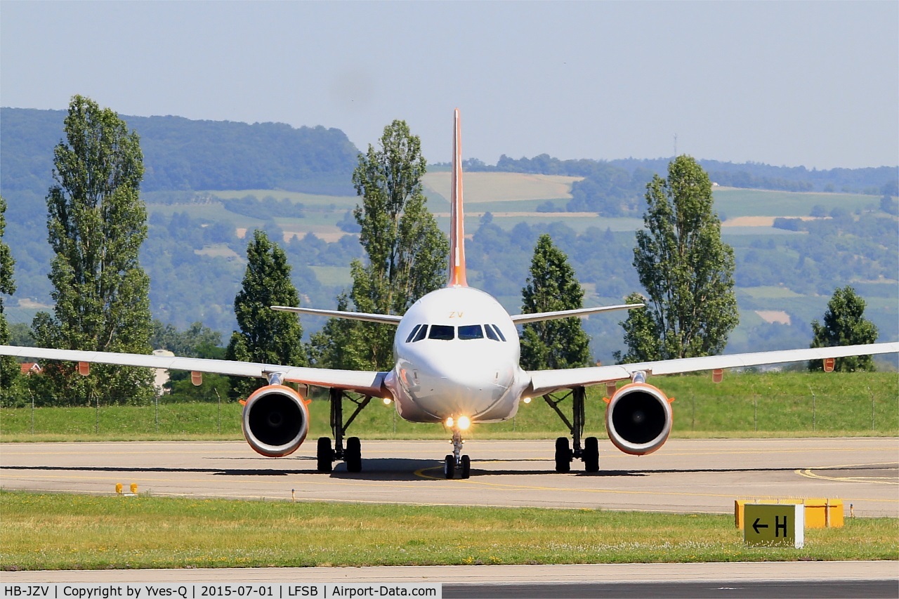 HB-JZV, 2006 Airbus A319-111 C/N 2709, Airbus A320-214,Taxiing to holding point rwy 15, Bâle-Mulhouse-Fribourg airport (LFSB-BSL)