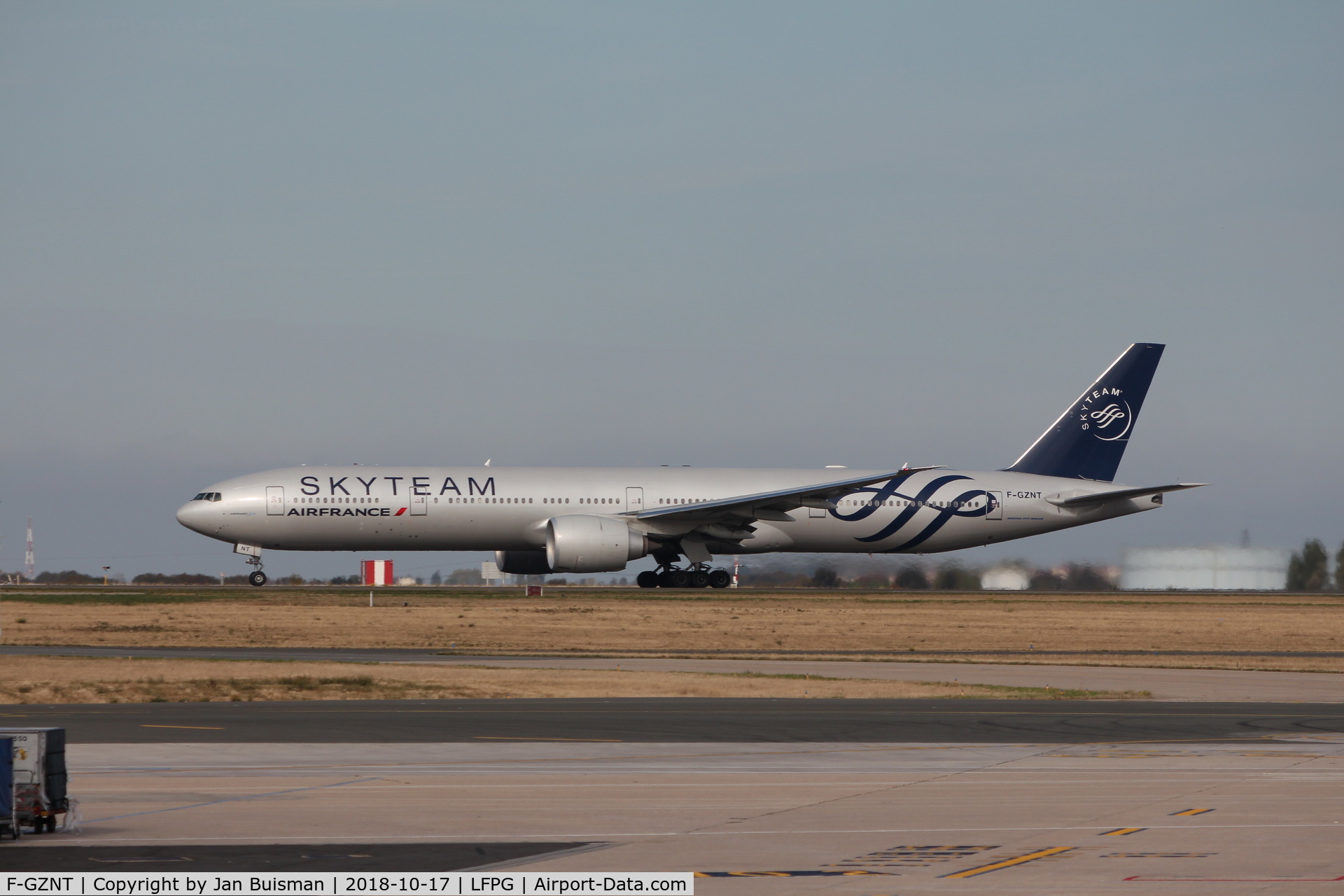 F-GZNT, 2016 Boeing 777-328/ER C/N 38705, Air France - Skyteam