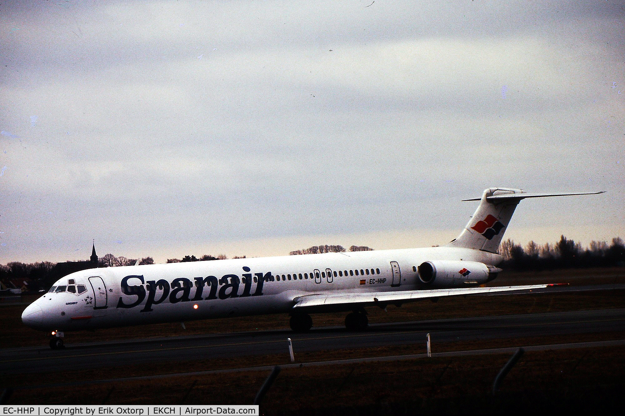 EC-HHP, 1987 McDonnell Douglas MD-82 (DC-9-82) C/N 49501, EC-HHP landed rw 04L