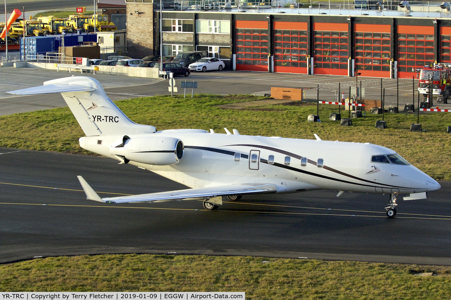 YR-TRC, 2009 Bombardier Challenger 300 (BD-100-1A10) C/N 20261, at Luton