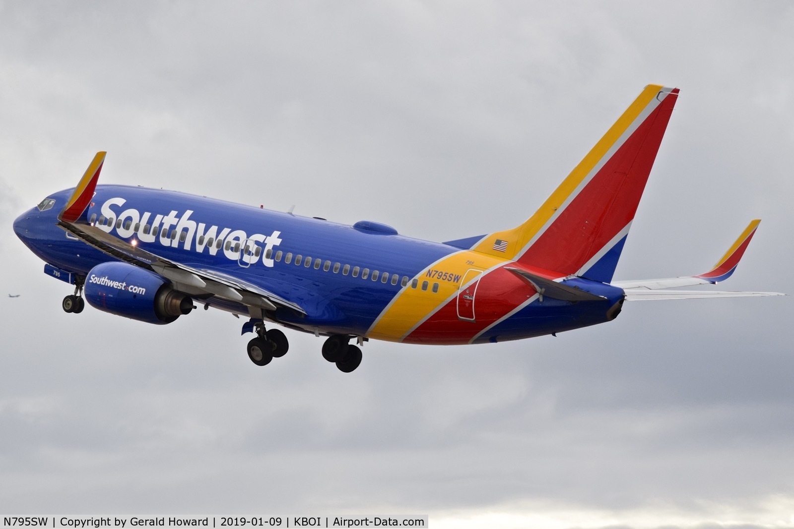 N795SW, 2001 Boeing 737-7H4 C/N 30606, Departing BOI.