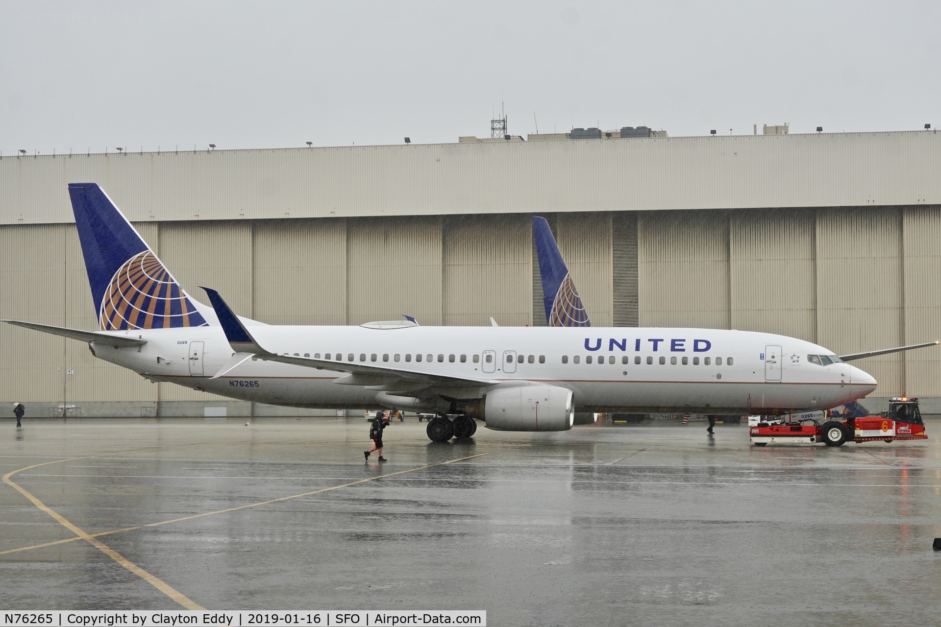 N76265, 2001 Boeing 737-824 C/N 31585, SFO 2019.