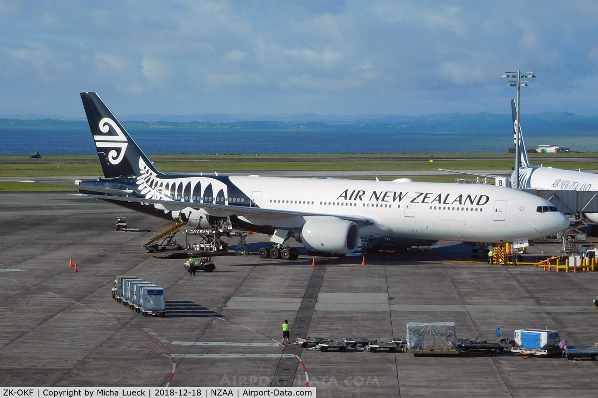 ZK-OKF, 2006 Boeing 777-219/ER C/N 34378, At Auckland