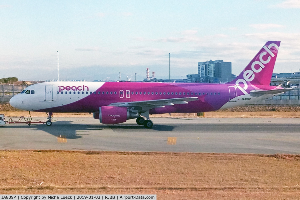 JA809P, 2013 Airbus A320-214 C/N 5640, At Kansai