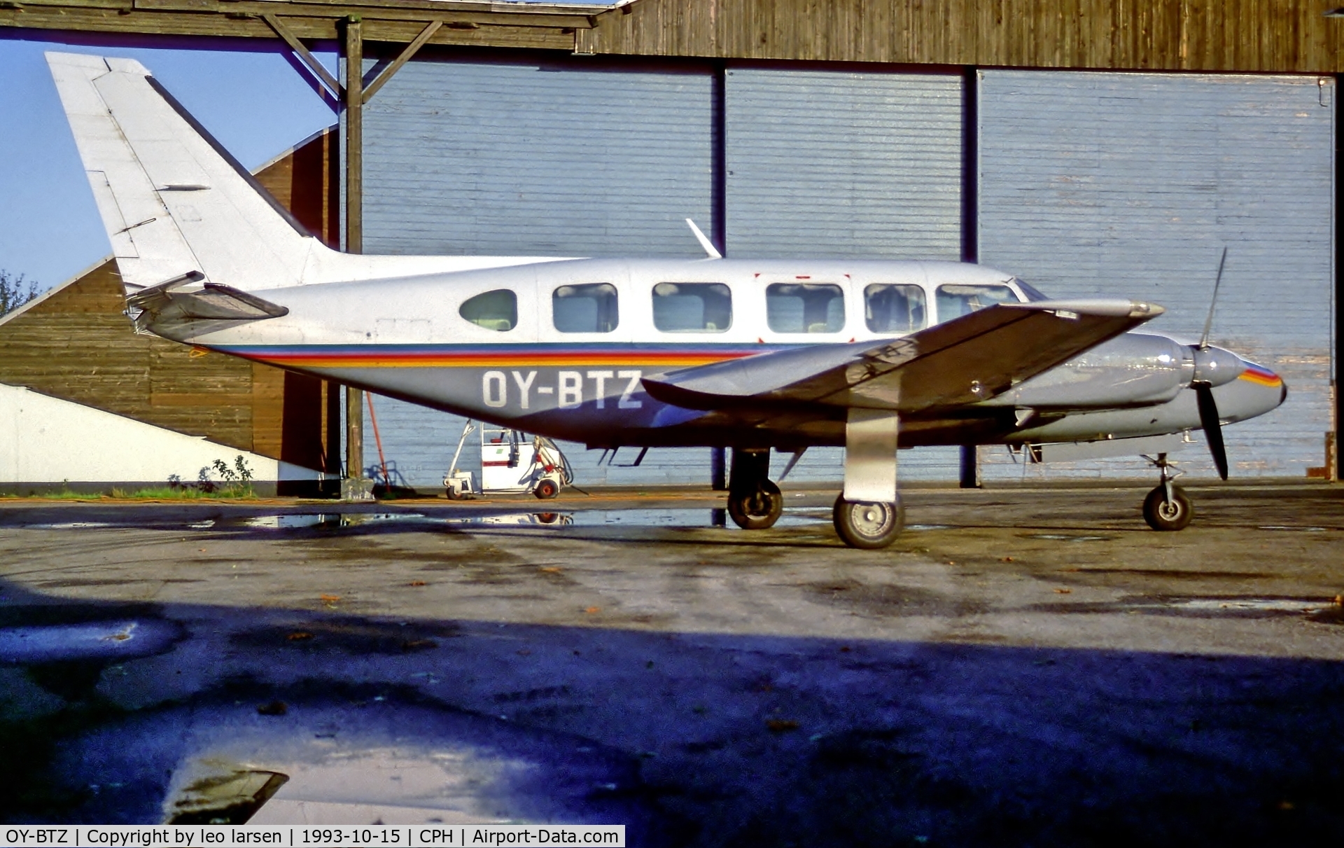 OY-BTZ, 1976 Piper PA-31-350 Chieftain C/N 31-7752031, Copenhagen 15.10.93