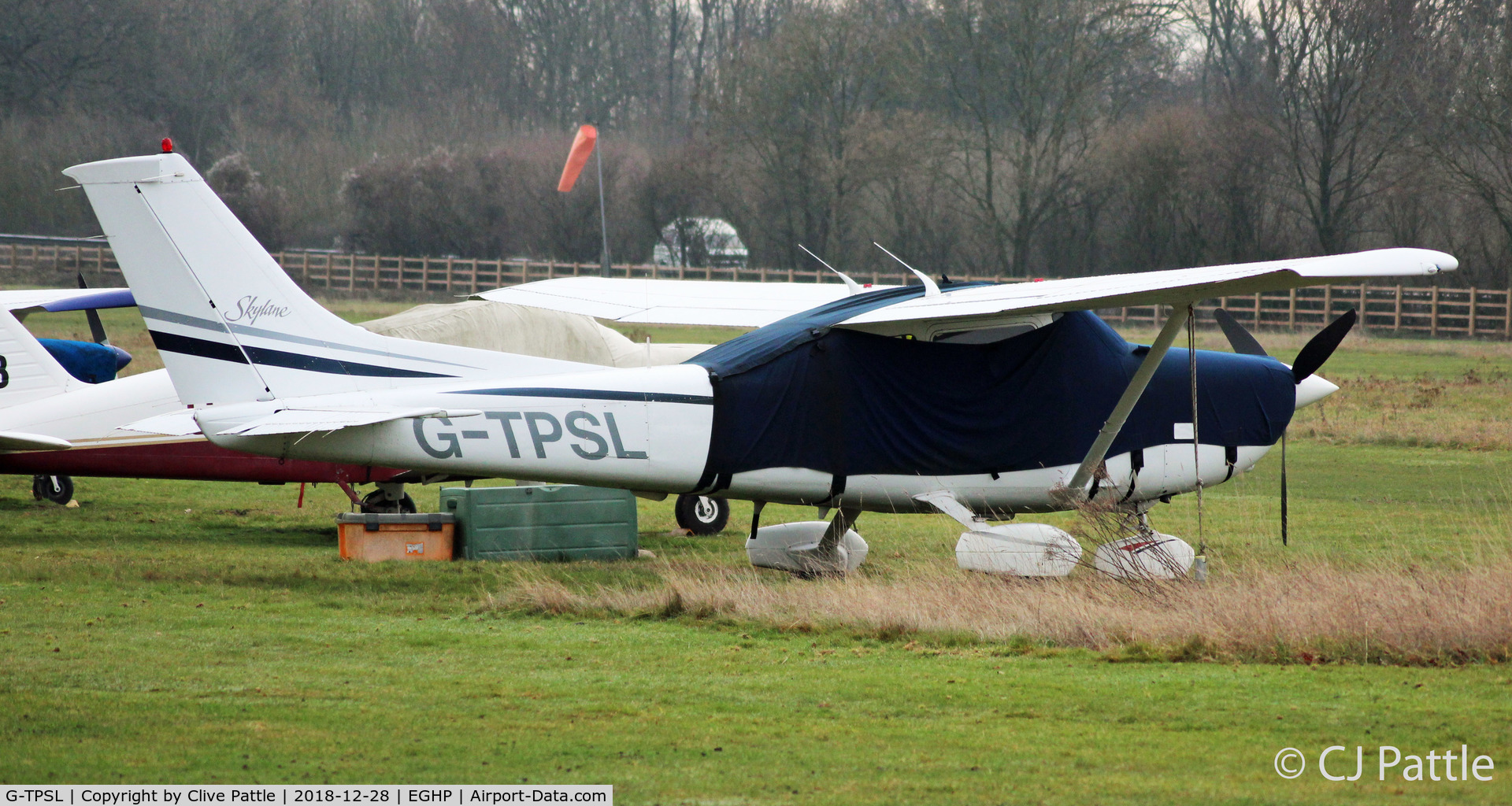 G-TPSL, 1998 Cessna 182S Skylane C/N 18280398, At Popham