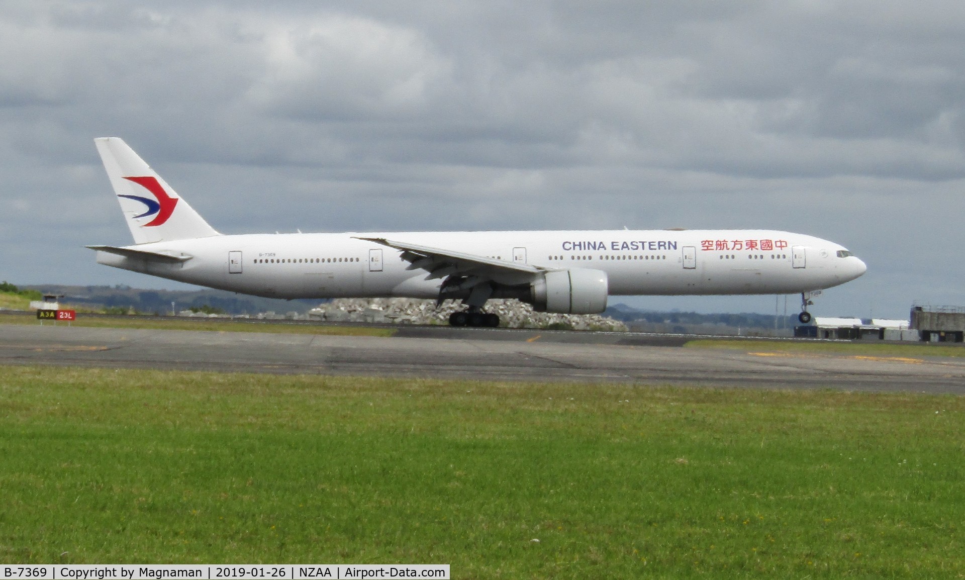 B-7369, 2016 Boeing 777-39P/ER C/N 43286, landed