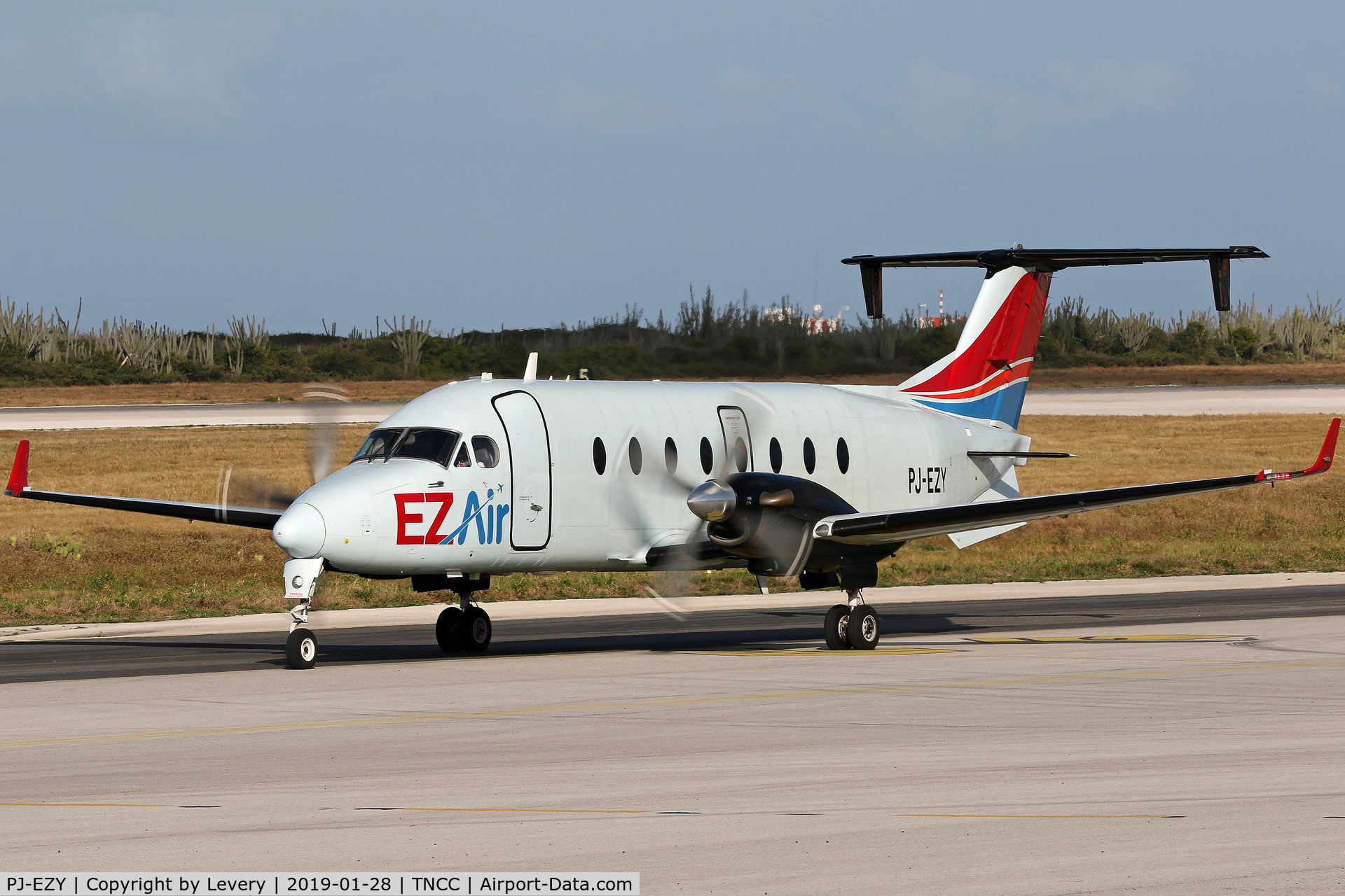 PJ-EZY, 1996 Beech 1900D C/N UE-209, Taxing for departure!!