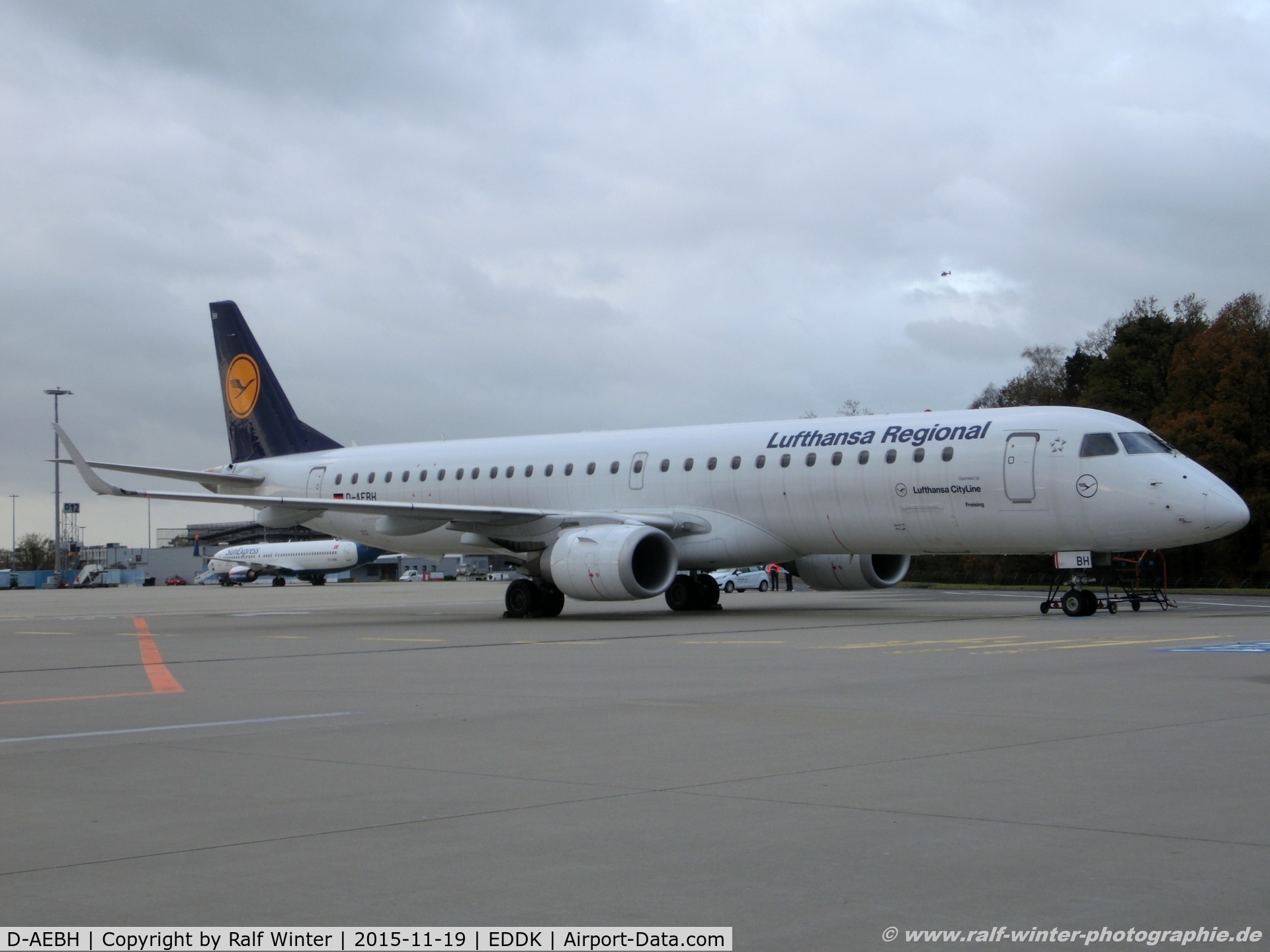 D-AEBH, 2011 Embraer 195LR (ERJ-190-200LR) C/N 19000447, Embraer ERJ-195LR 190-200LR - CL CLH Lufthansa Cityline - opf Lufthansa Regional 'Freising' - 19000447 - D-AEBH - 19.11.2015 - CGN