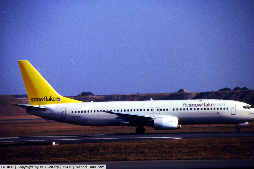 LN-RPN, 2000 Boeing 737-883 C/N 30470, LN-RPN takeoff rw 22R