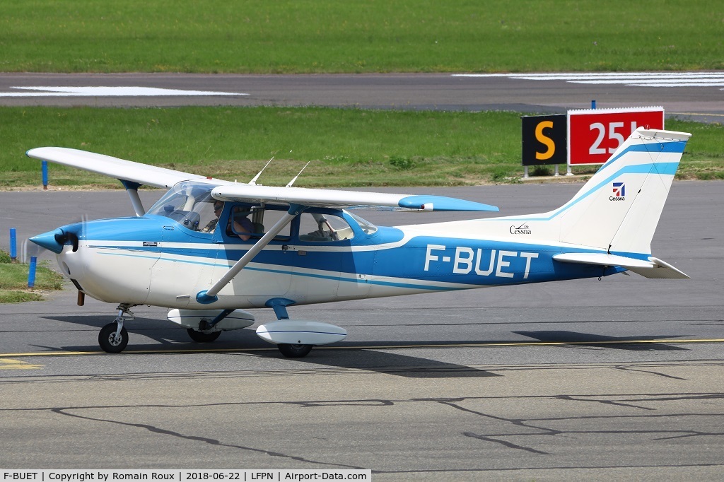 F-BUET, Reims F172M Skyhawk Skyhawk C/N 1028, Taxiing
