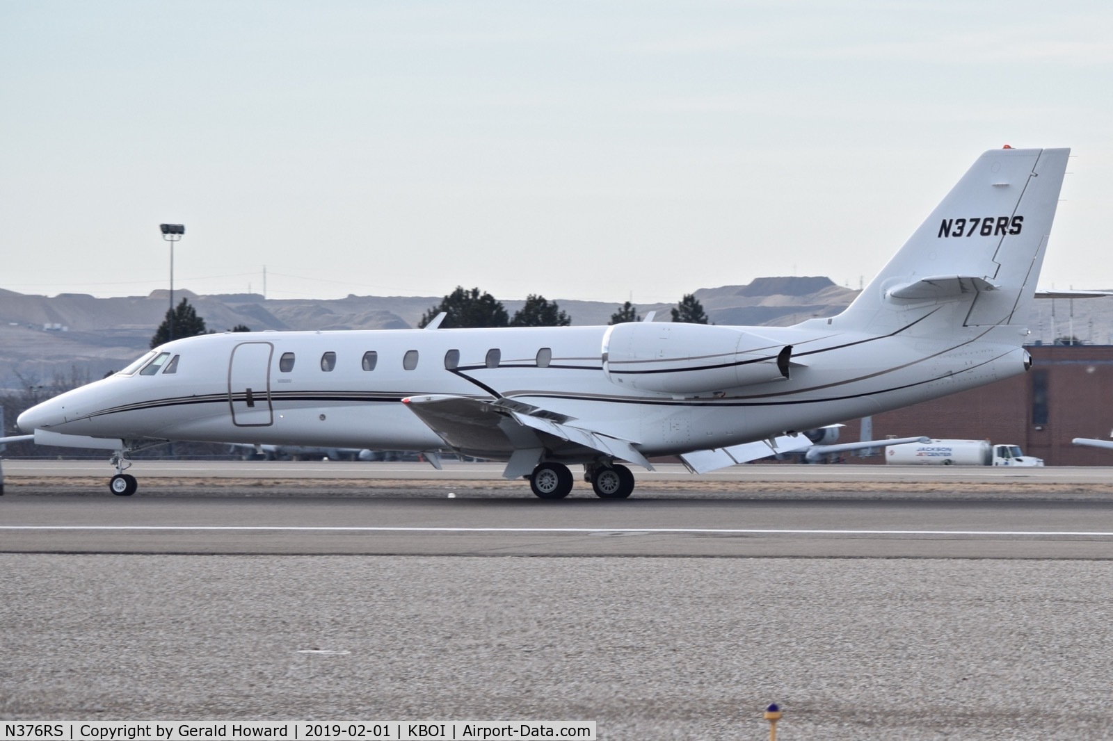 N376RS, 2004 Cessna 680 Citation Sovereign C/N 680-0009, Landing roll out 0n RWY 10L.