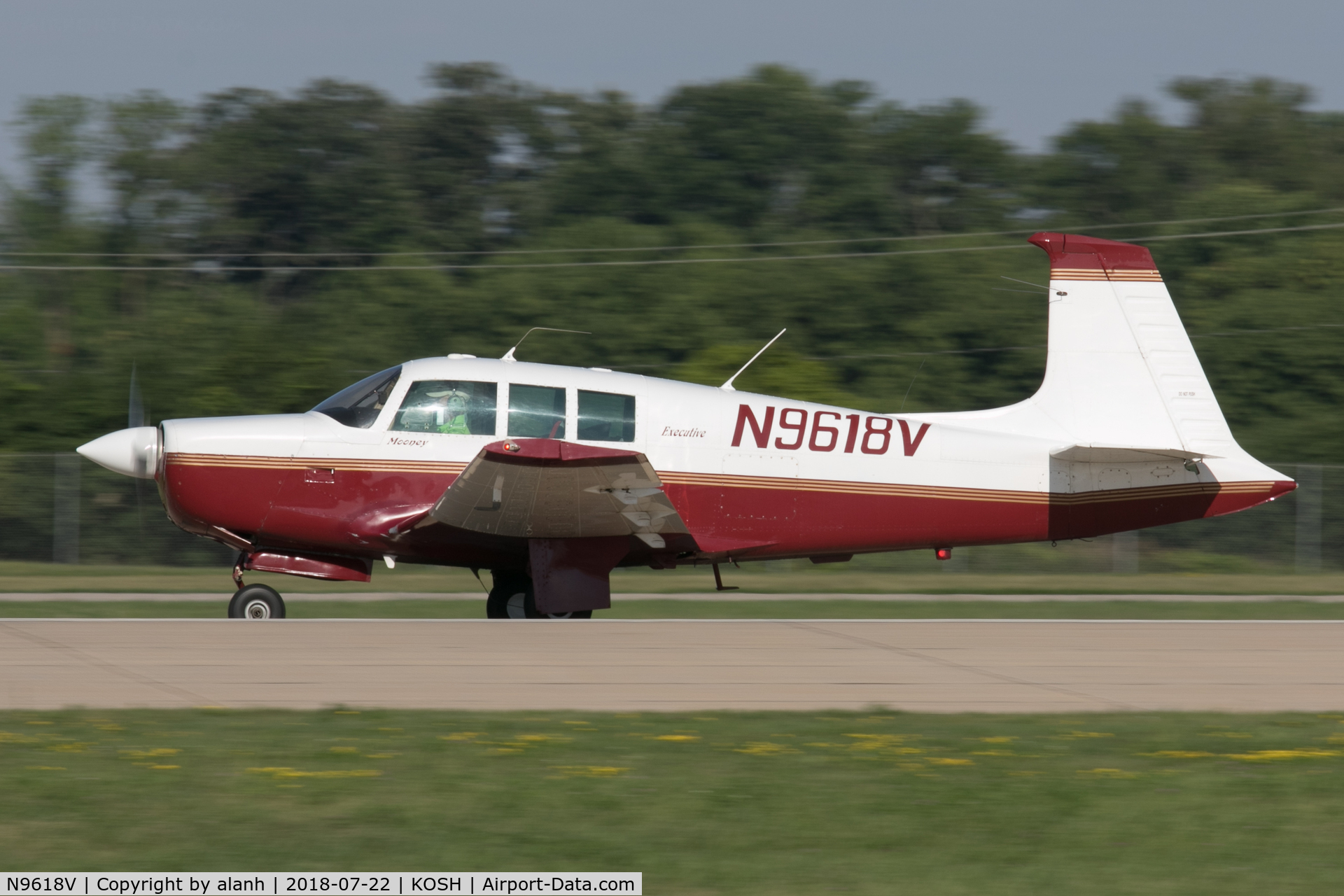 N9618V, 1971 Aerostar M-20F Aerostar 220 C/N 22-0009, Arriving at AirVenture 2018 (in company with 60 other Mooney designs)