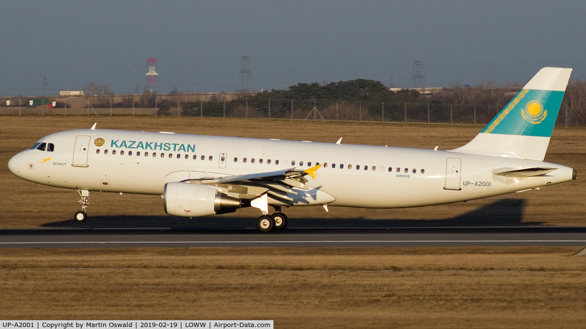 UP-A2001, 2007 Airbus A320-214 C/N 3199, Landing RWY 34