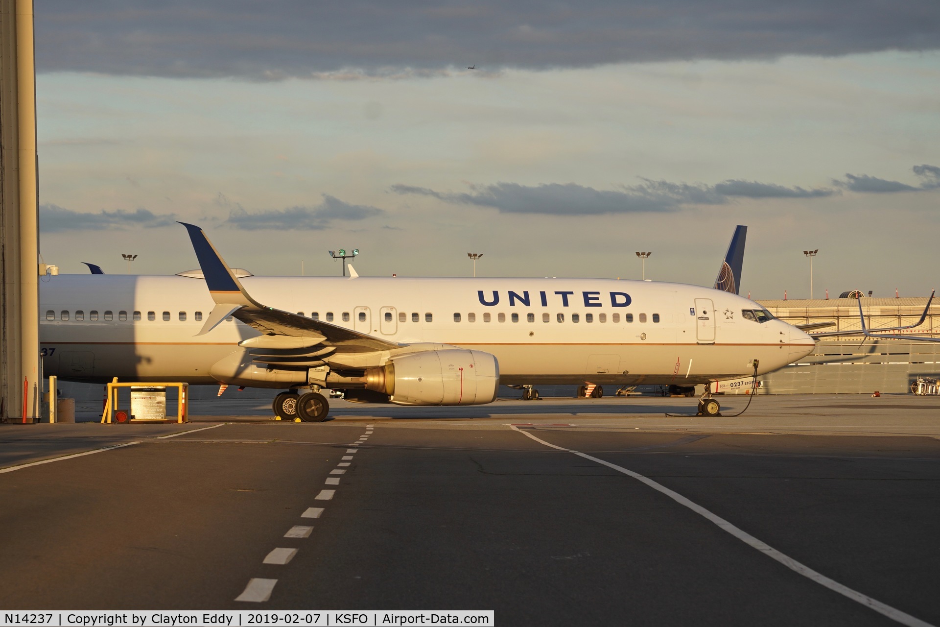 N14237, 1999 Boeing 737-824 C/N 28802, SFO 2019.