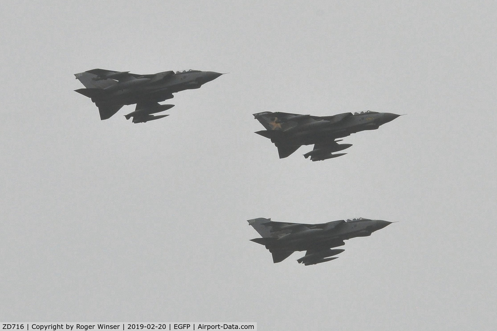 ZD716, 1984 Panavia Tornado GR.4 C/N 341/BS117/3157, ZD716/DH leading ZD744/092 and ZA587/055 during the RAF Tornado GR.4 farewell tour of Southern Britain.