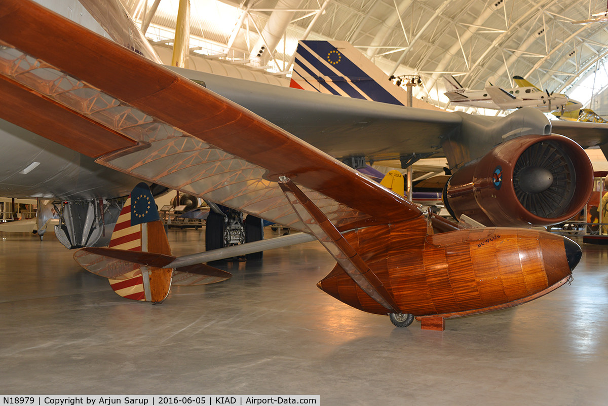 N18979, 1939 Bowlus BA-100 C/N BA100, On display at Steven F. Udvar-Hazy Center, National Air and Space Museum.