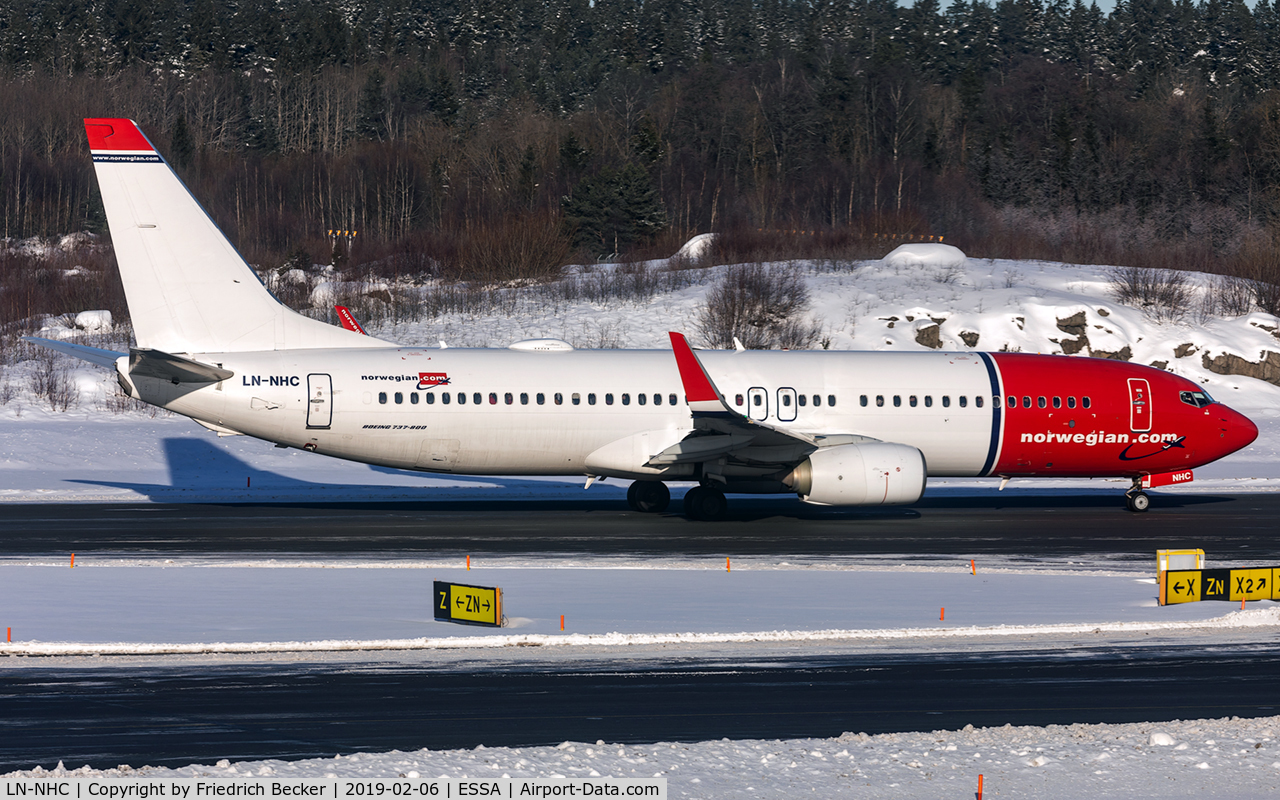 LN-NHC, 2014 Boeing 737-8JP C/N 41128, taxying to the active RW26