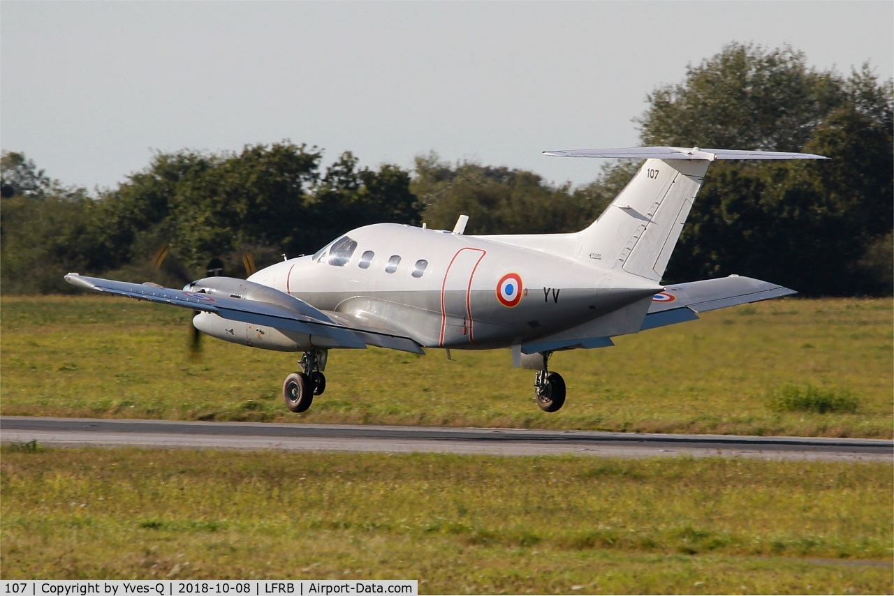 107, Embraer EMB-121AA Xingu C/N 121107, Embraer EMB-121AA Xingu, Landing rwy 25L, Brest-Bretagne Airport (LFRB-BES)